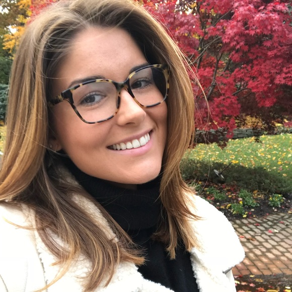 *MEET YOUR POSHER* Hey, I’m Julia! 🙂 - Picture 6 of 14